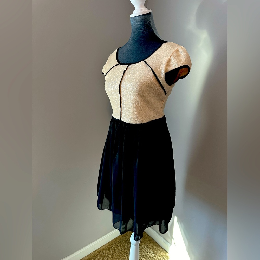 Roxette cocktail dress with sparkles